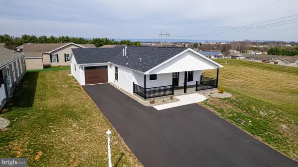 17 Burke Drive, SHIPPENSBURG, PA 17257