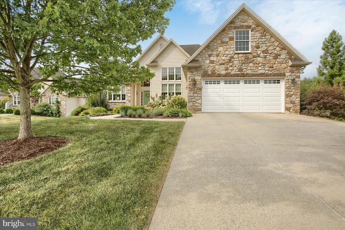 37 Old Coach Ln, Carlisle, PA 17013 - #1