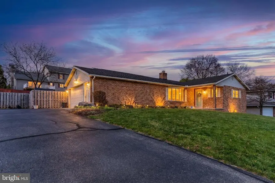 813 Nesbit Dr, Carlisle, PA 17013 - #3