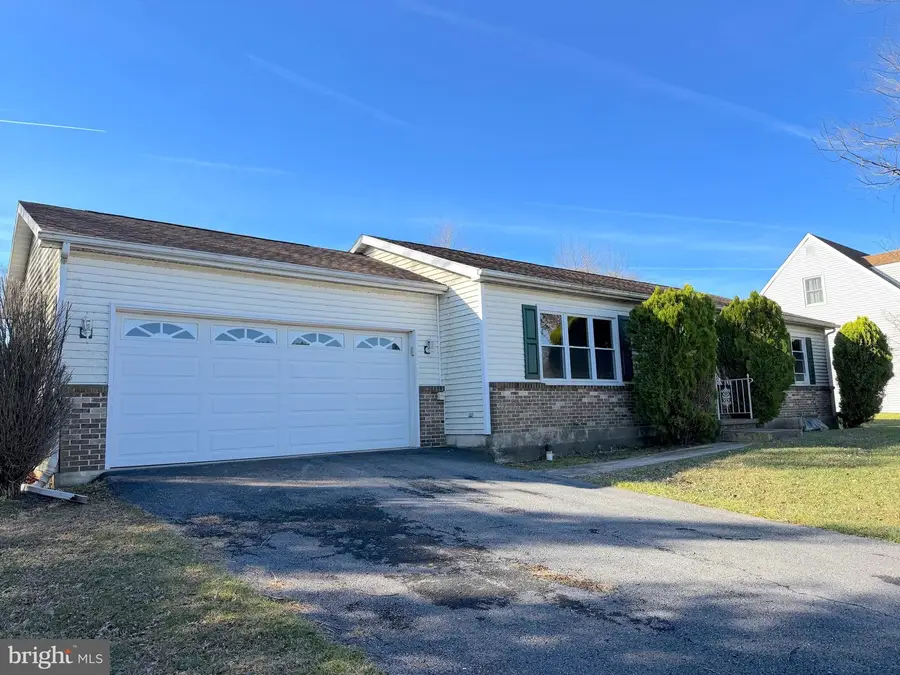 8 Wheatfield Dr, Carlisle, PA 17015 - #3