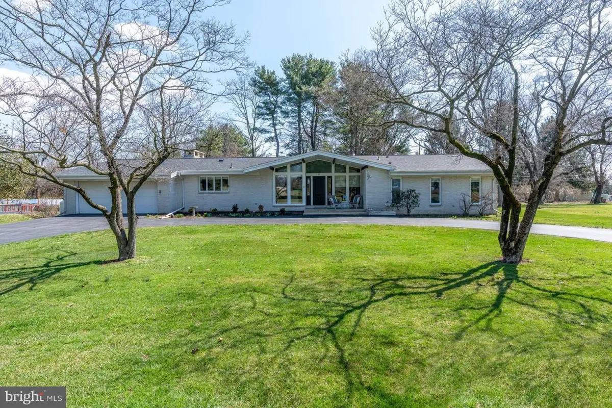 35 Country Club Rd, Carlisle, PA 17015 - #1