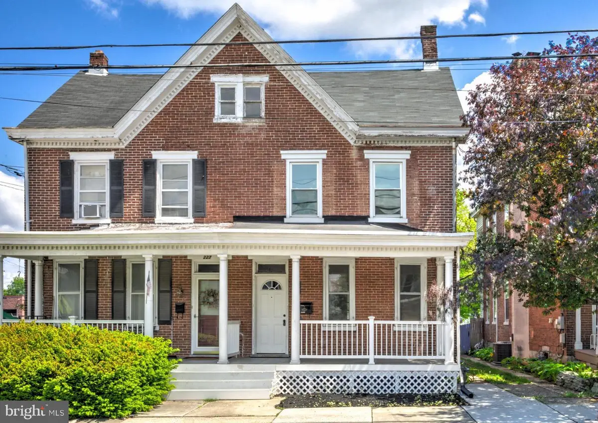225 N College St, Carlisle, PA 17013 - #1