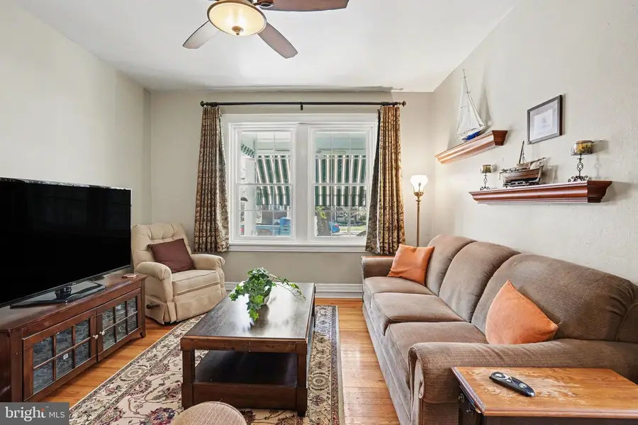 429 W South St, Carlisle, PA 17013 - #2