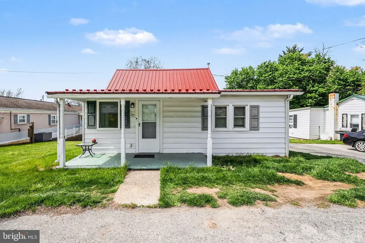 37 Mountain St, Mount Holly Springs, PA 17065 - #1