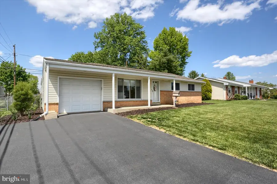 5221 Stuart Dr, Mechanicsburg, PA 17055 - #3