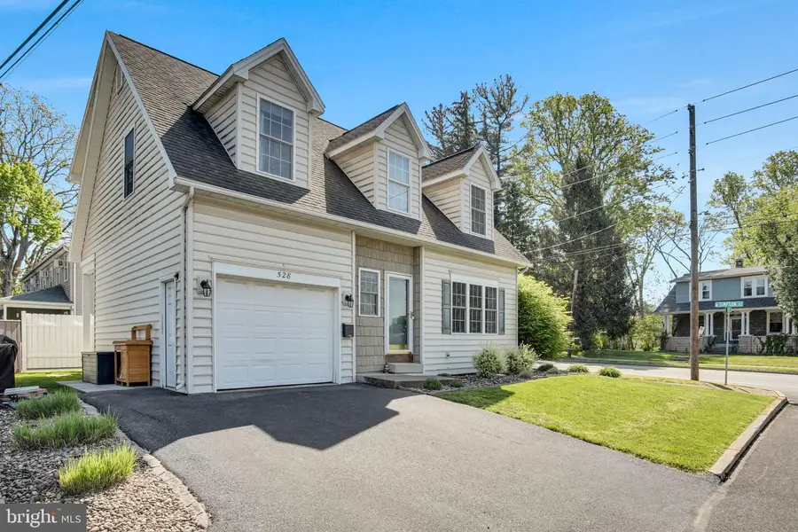 528 W Simpson St, Mechanicsburg, PA 17055 - #2