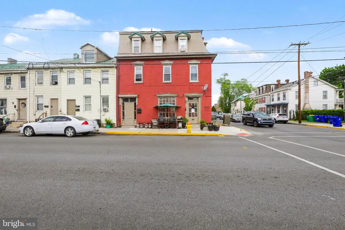 160 N West St, Carlisle, PA 17013 - #1