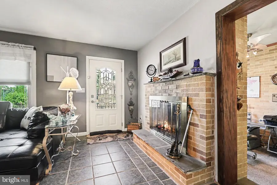 1918 Douglas Dr, Carlisle, PA 17013 - #2