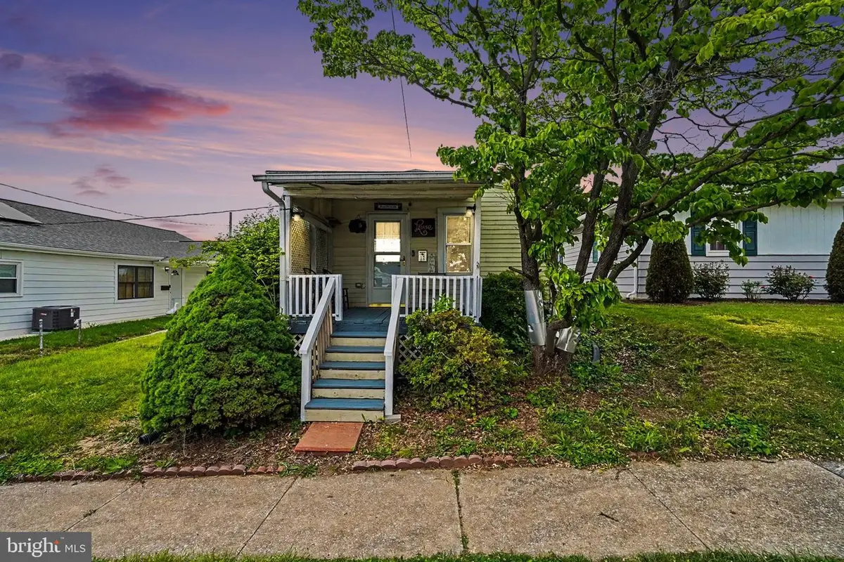 17 W Pine St, Enola, PA 17025 - #1