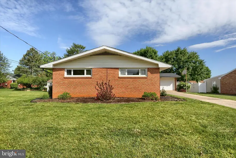 1003 Charles St, Mechanicsburg, PA 17055 - #2