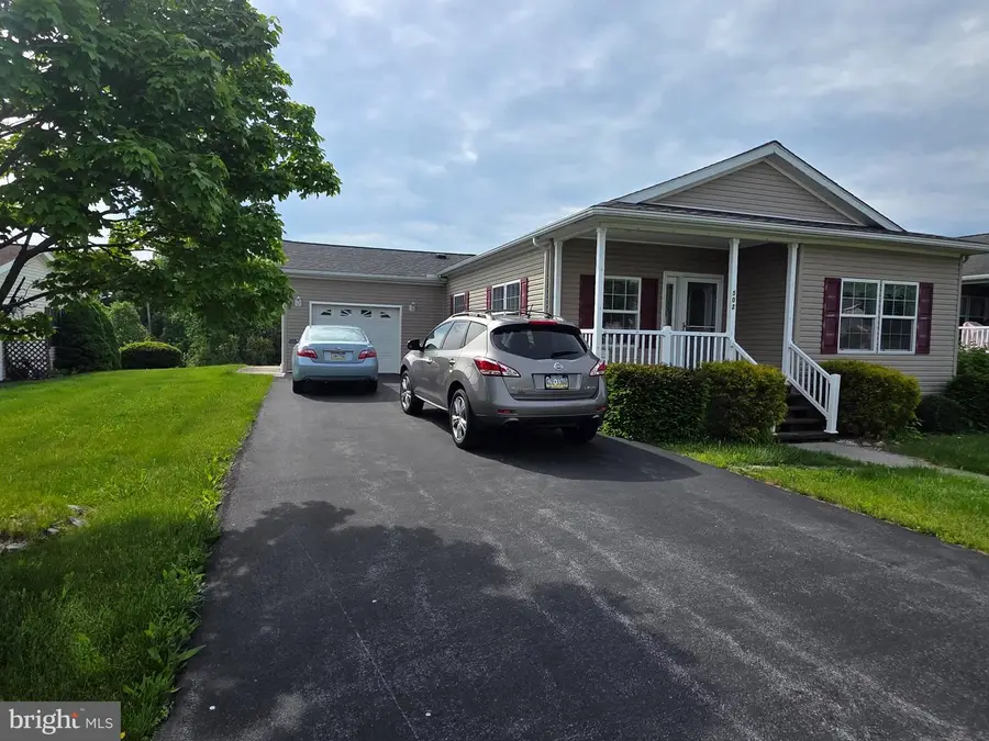 502 Falcon Dr, Carlisle, PA 17013 - #2