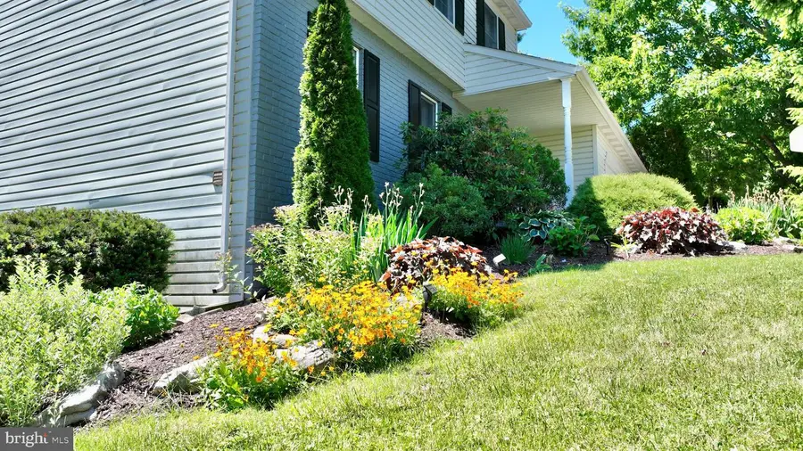 1017 Crystal Creek Dr, Mechanicsburg, PA 17050 - #3