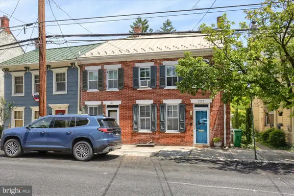 221-223 S Pitt St, CARLISLE, PA 17013