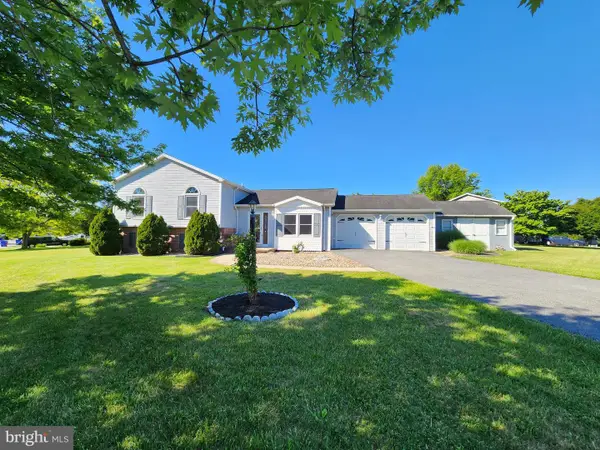 43 Wheatfield Dr, CARLISLE, PA 17015