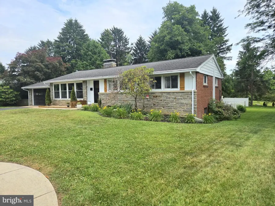 15 Center Dr, Camp Hill, PA 17011 - #2