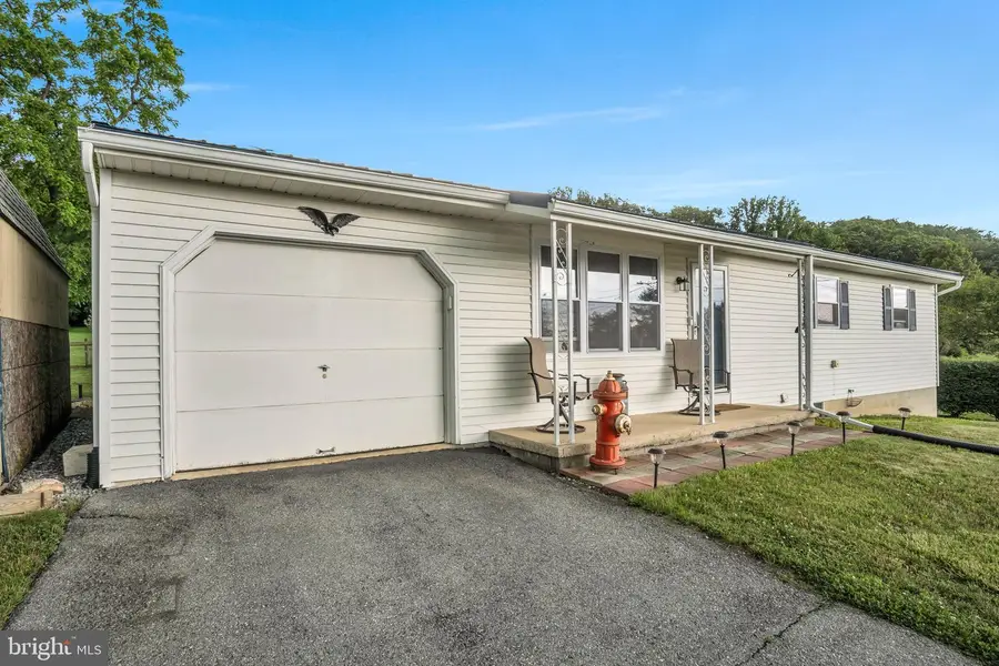 28 Mountain Street, Mount Holly Springs, PA 17065 - #3
