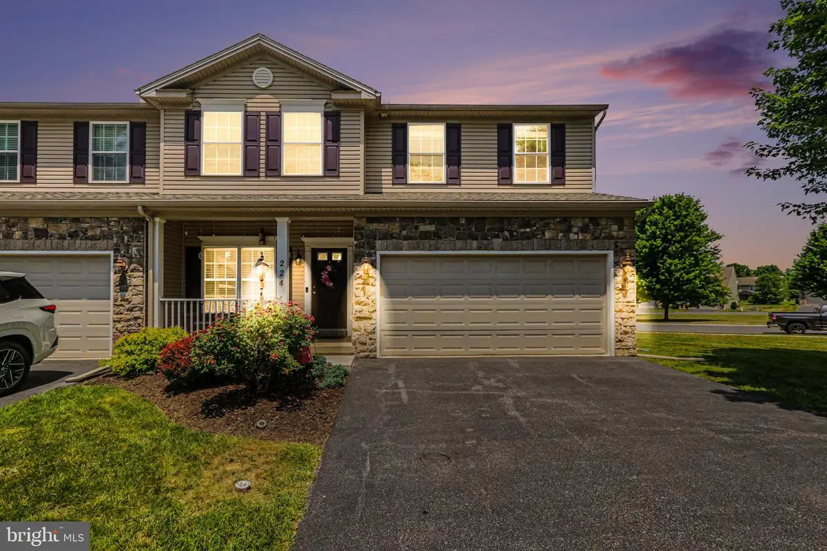 224 Aldenwood Dr, Carlisle, PA 17015 - #1