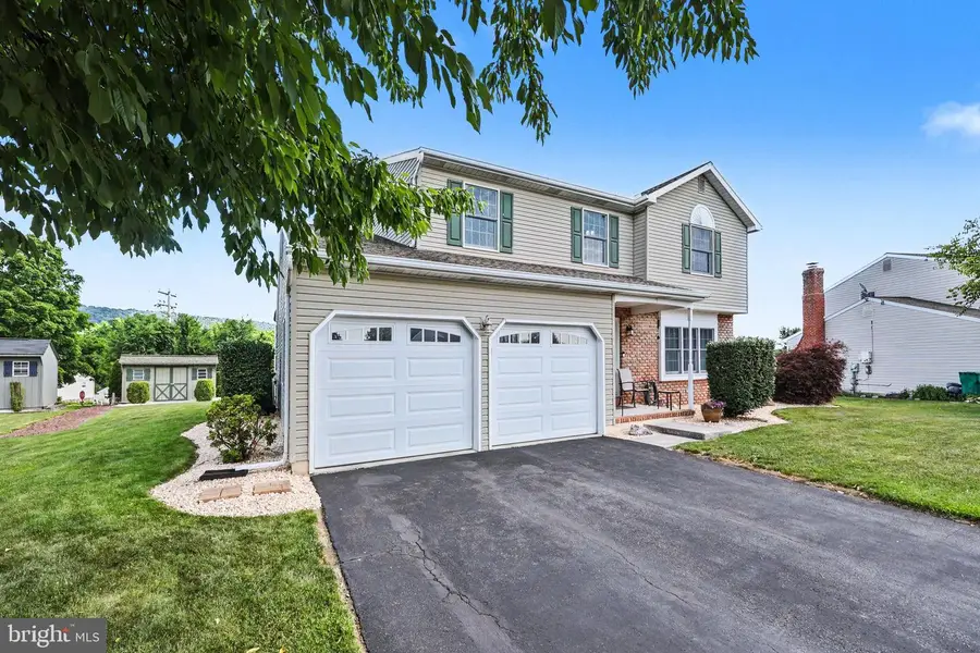 9 Blue Spruce Dr, Enola, PA 17025 - #2