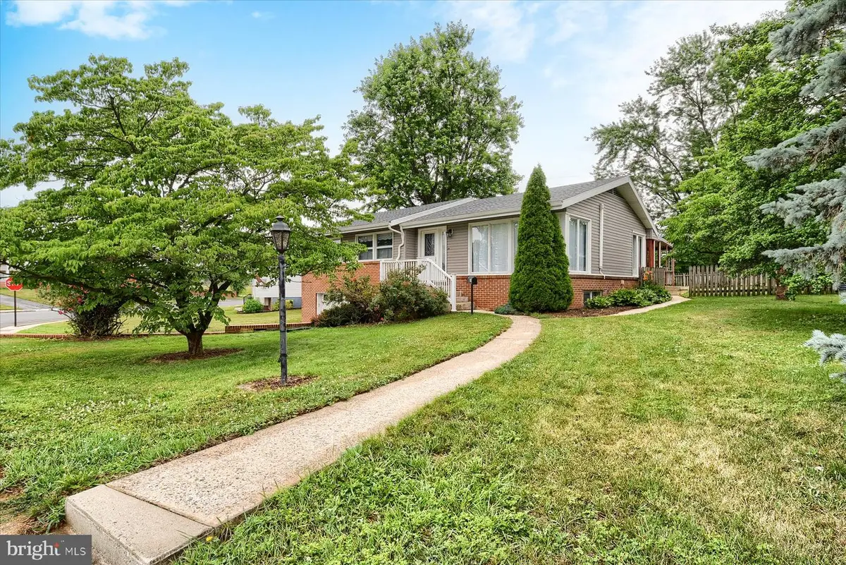 800 Redwood Dr, Carlisle, PA 17013 - #1