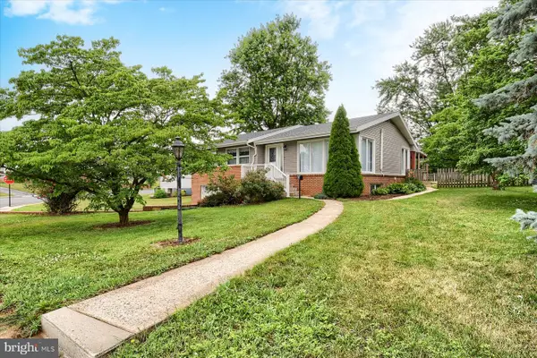 800 Redwood Dr, CARLISLE, PA 17013