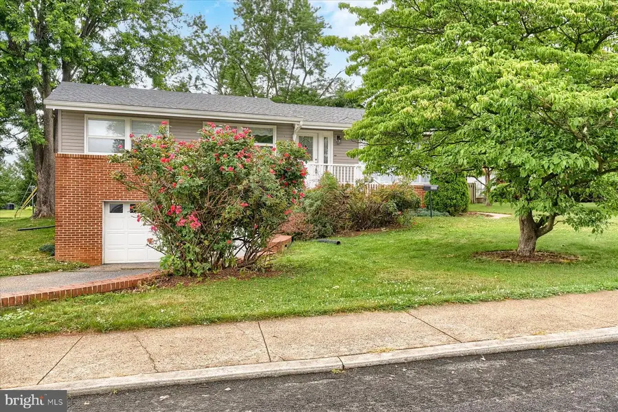 800 Redwood Dr, Carlisle, PA 17013 - #2