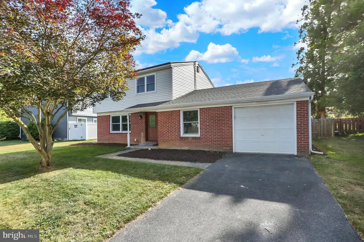 201 Linda Dr, Mechanicsburg, PA 17055 - #1