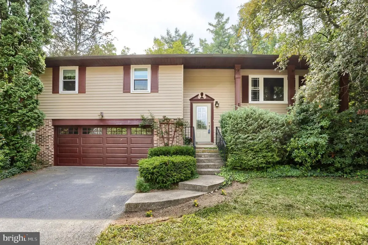 517 Lamp Post Ln, Camp Hill, PA 17011 - #1