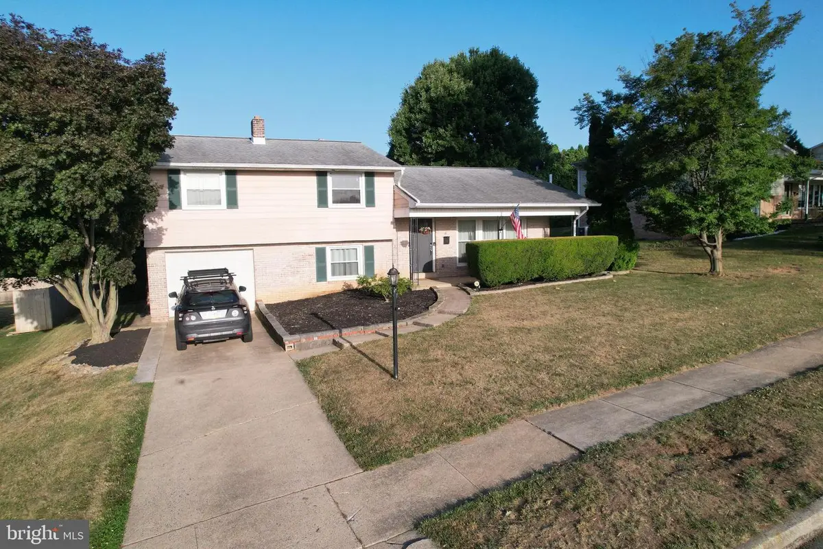 19 W Shore Dr, Camp Hill, PA 17011 - #1