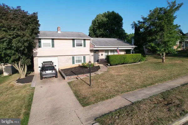 19 W Shore Dr, CAMP HILL, PA 17011