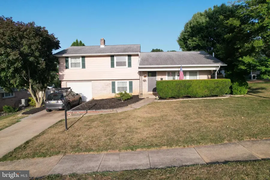 19 W Shore Dr, Camp Hill, PA 17011 - #2
