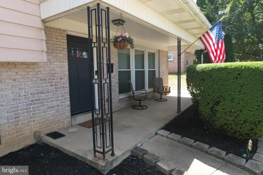 19 W Shore Dr, Camp Hill, PA 17011 - #3