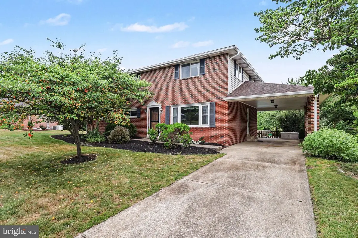 4 Patricia Dr, Enola, PA 17025 - #1