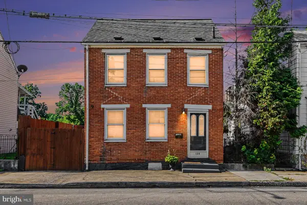 120 E North St, CARLISLE, PA 17013