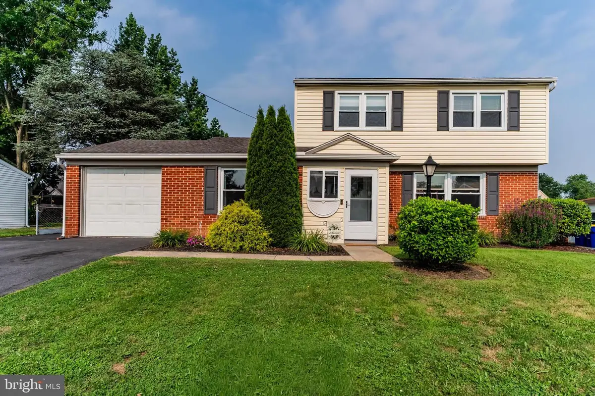 207 Linda Dr, Mechanicsburg, PA 17055 - #1