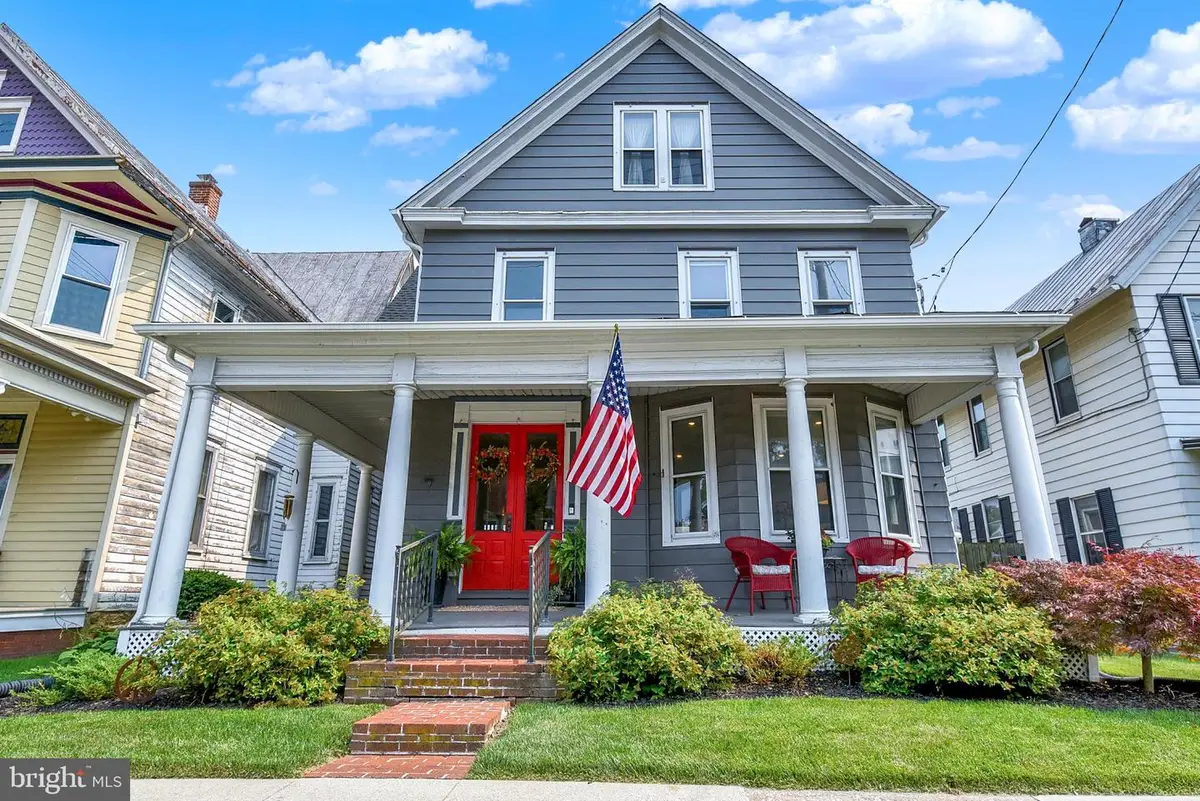 425 W Main St, Mechanicsburg, PA 17055 - #1