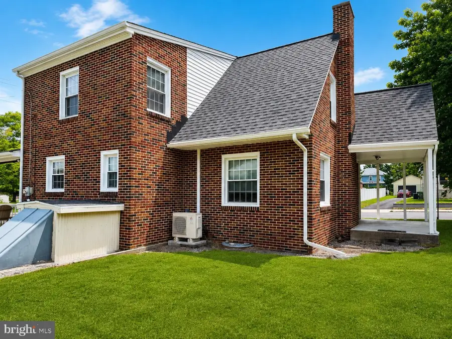 936 N Pitt St, Carlisle, PA 17013 - #3