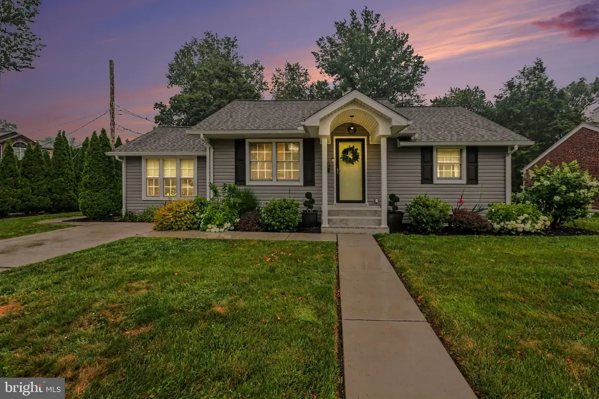 2003 Dickinson Ave, Camp Hill, PA 17011 - #1