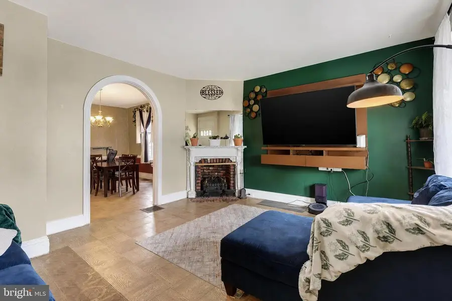 606 N West St, Carlisle, PA 17013 - #2