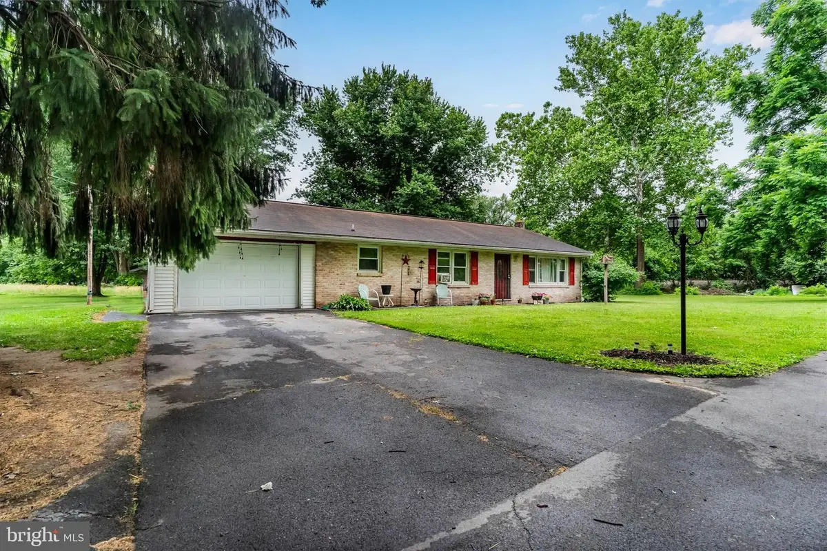532 Pine Rd, Carlisle, PA 17015 - #1