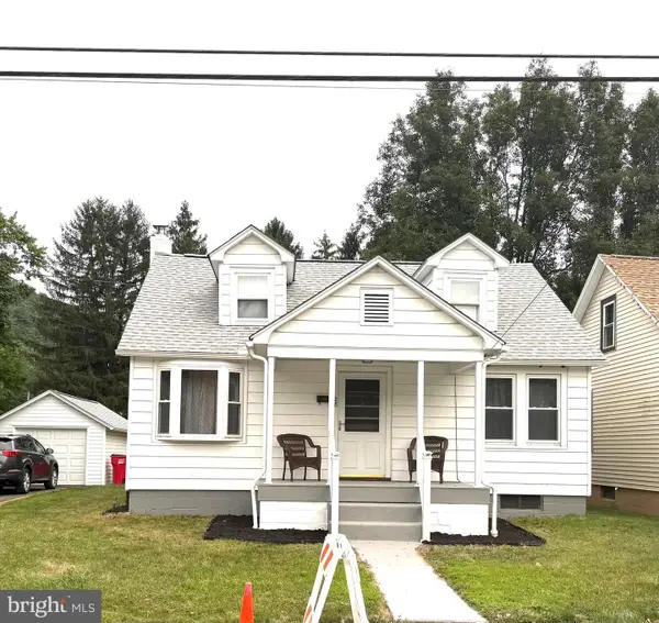 28 E Pine St, MOUNT HOLLY SPRINGS, PA 17065
