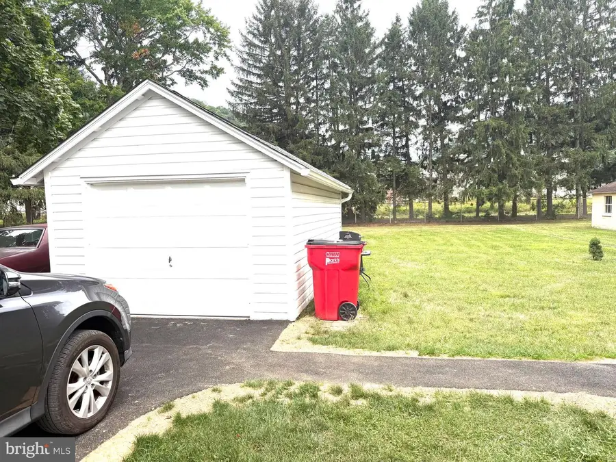 28 E Pine St, Mount Holly Springs, PA 17065 - #2