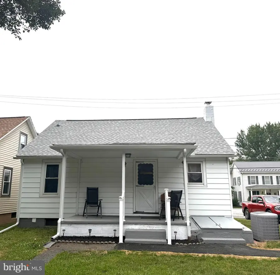 28 E Pine St, Mount Holly Springs, PA 17065 - #3