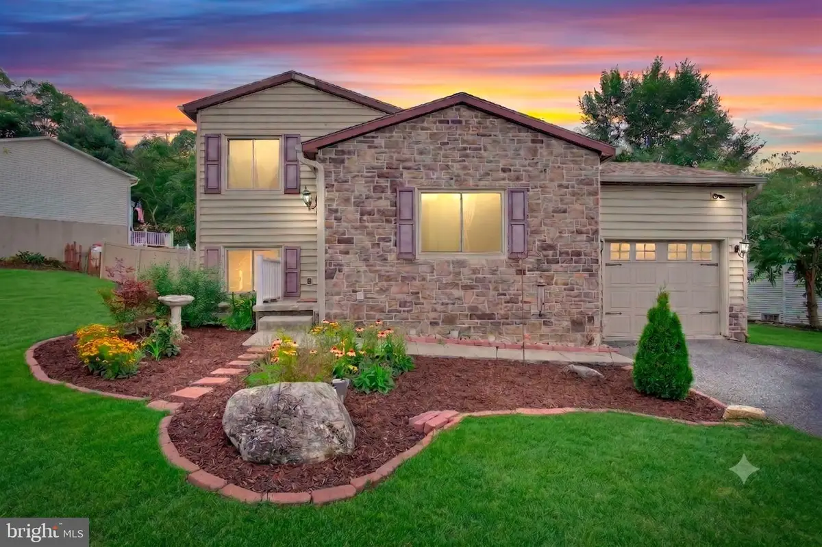 16 Yankee Dr, Mount Holly Springs, PA 17065 - #1