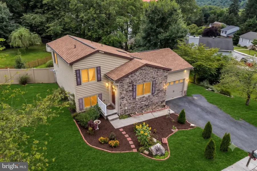 16 Yankee Dr, Mount Holly Springs, PA 17065 - #3