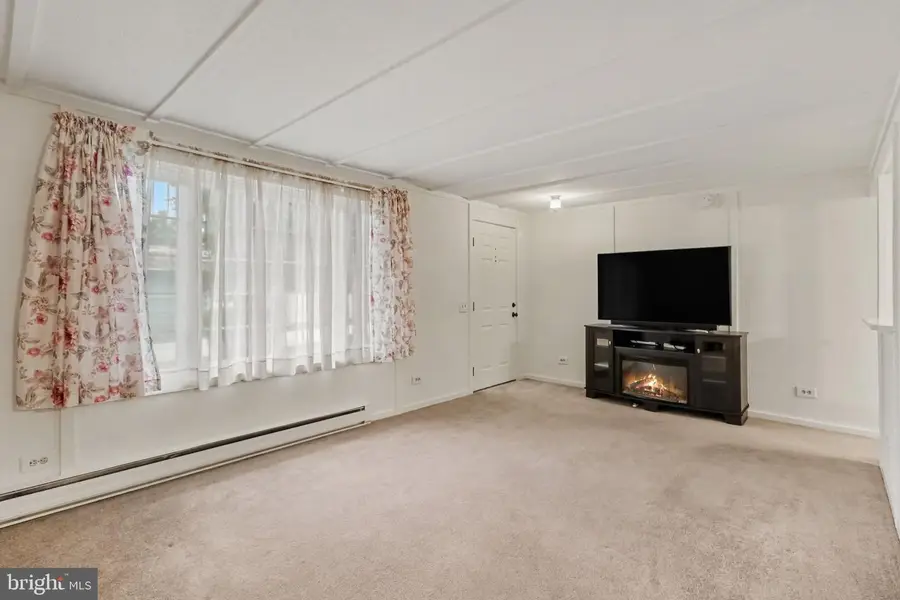 6 Arnold St, Boiling Springs, PA 17007 - #3