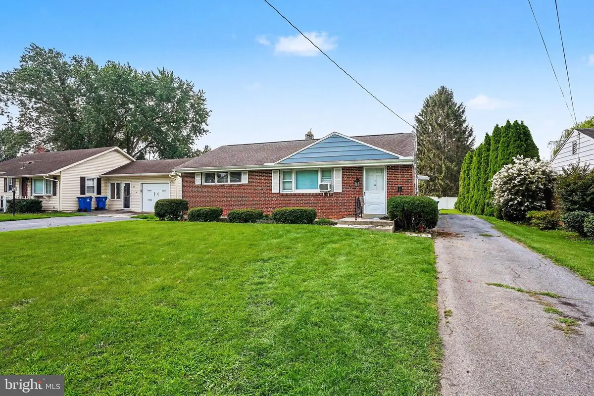 10 Greystone Rd, Carlisle, PA 17015 - #1