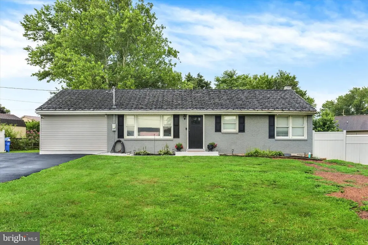 12 White Birch Ave, Mechanicsburg, PA 17050 - #1