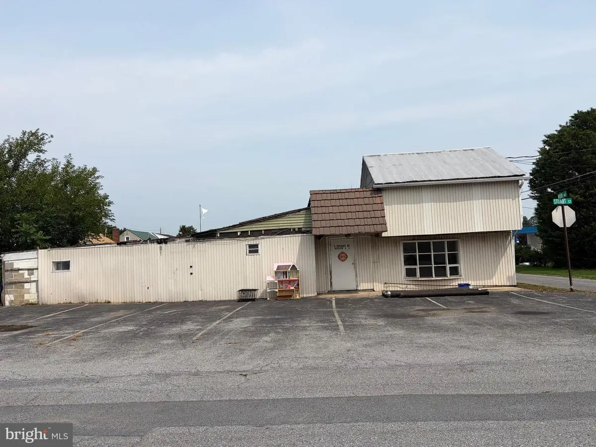 2 Stuart St, Mount Holly Springs, PA 17065 - #1