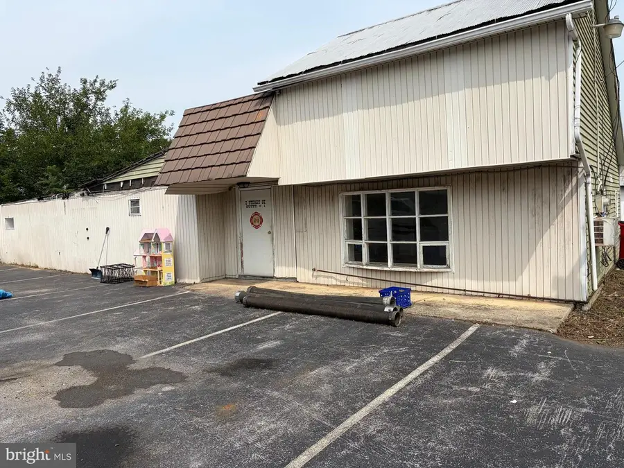 2 Stuart St, Mount Holly Springs, PA 17065 - #3