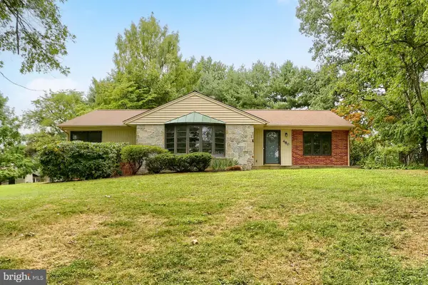 480 Saint Johns Dr, CAMP HILL, PA 17011
